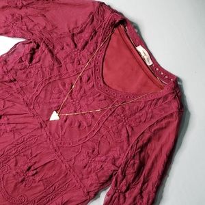 Maroon Orange Creek Boutique Lace Holiday quarter sleeve V-neck dress. Small.